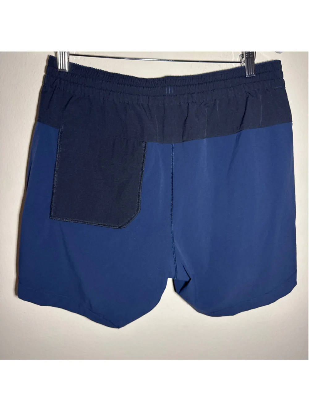 Lululemon Men’s Basketball Athletic Shorts Size L Blue Navy
